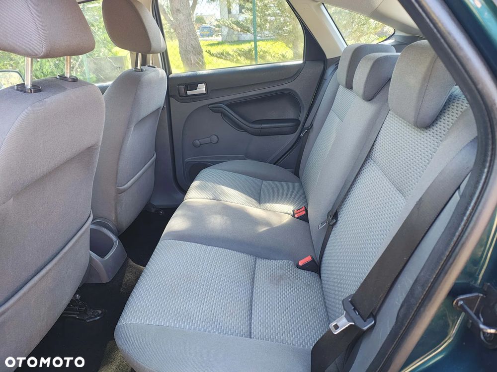 Ford Focus 1.6 16V Ghia - 33