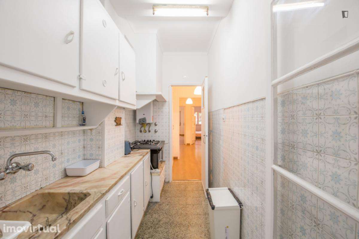 Quarto - localizado em Benfica Lisbon - Grande imagem: 5/9