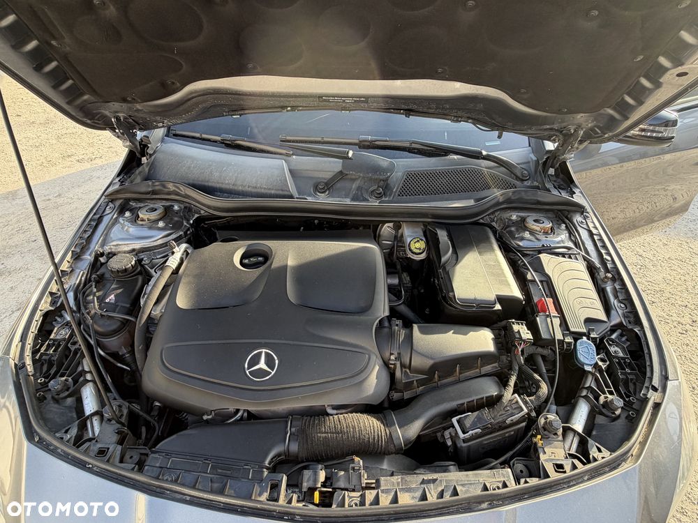 Mercedes-Benz CLA 250 7G-DCT AMG Line - 13