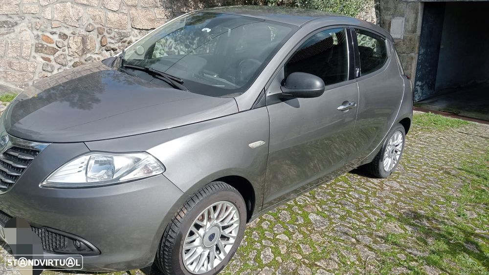 Lancia Ypsilon 1.2 S&S Urban - 3
