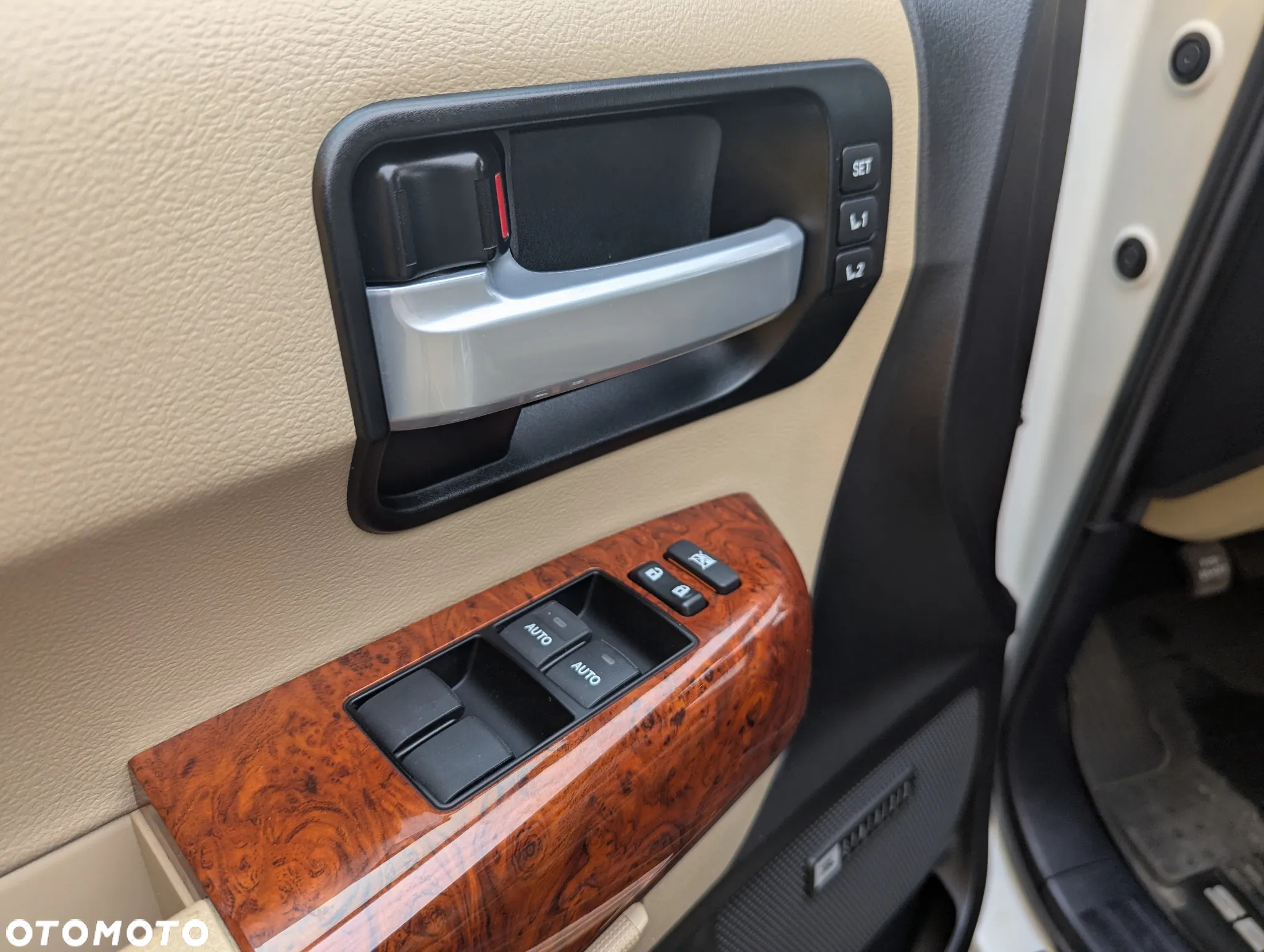 Toyota Sequoia - 17