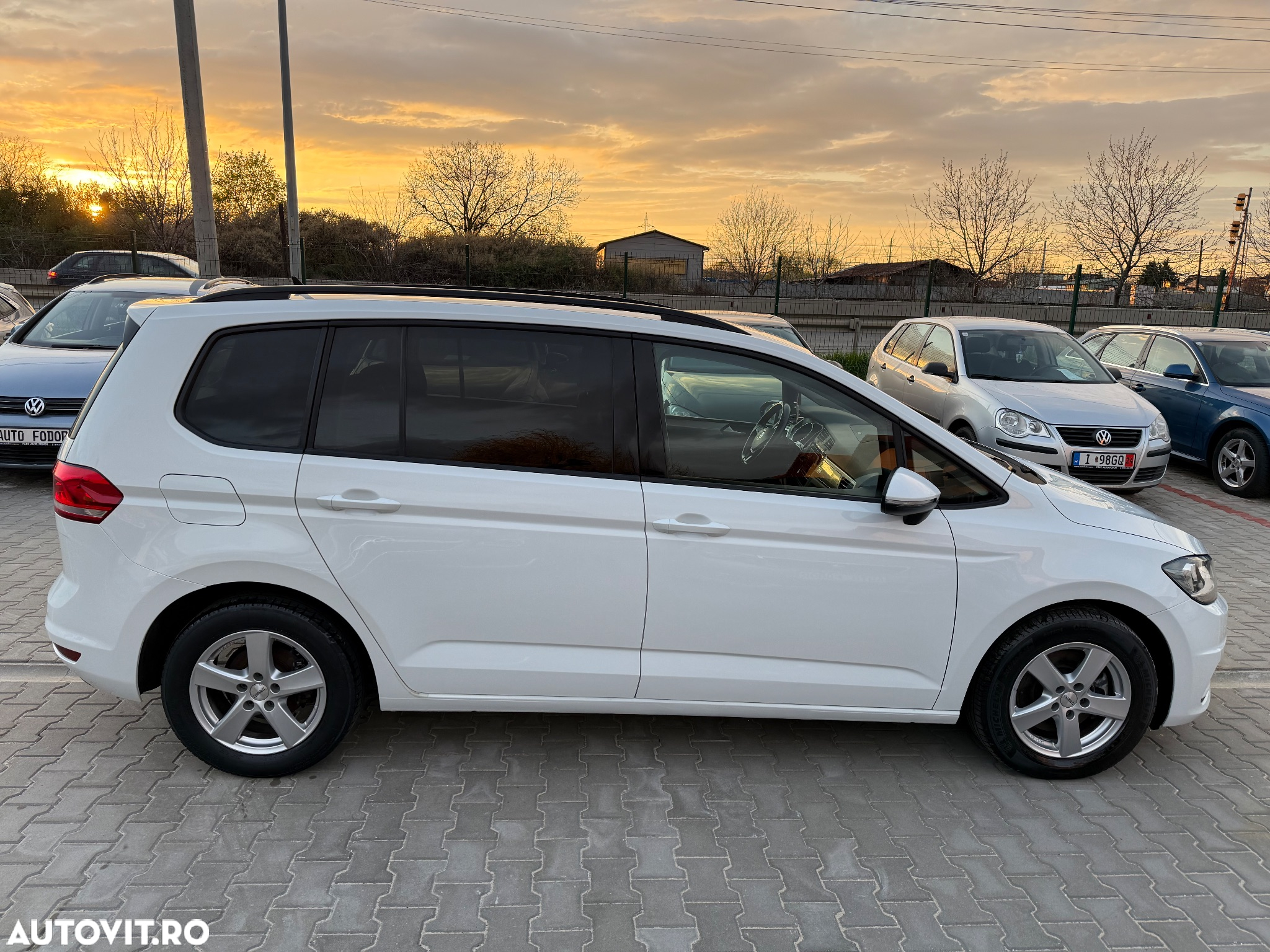 Volkswagen Touran 1.6 TDI SCR (BlueMotion Technology) Trendline - 13