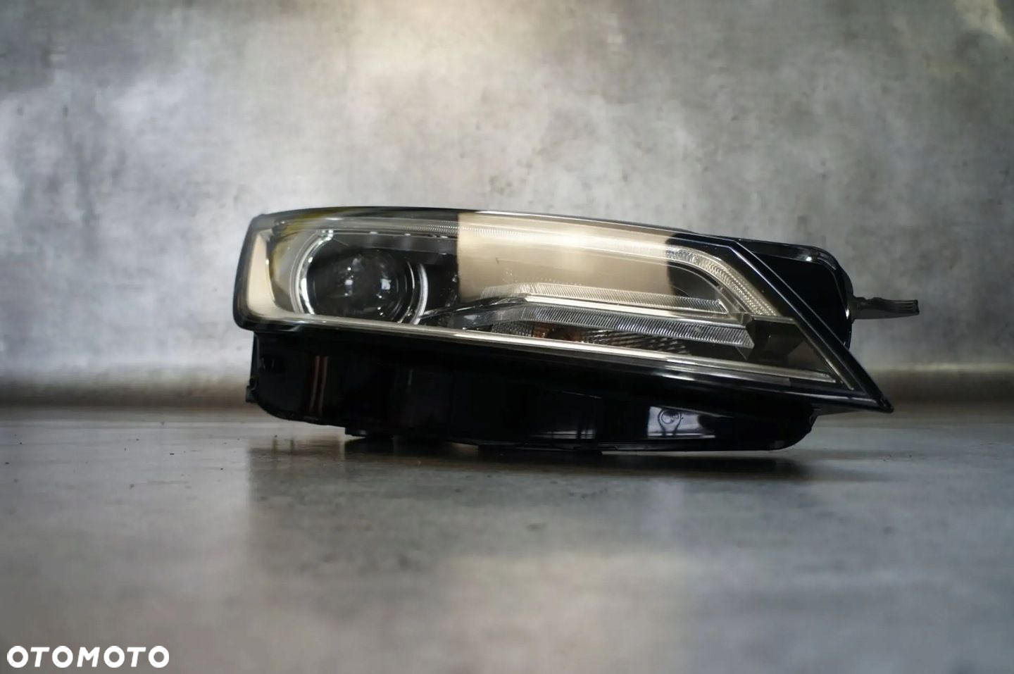 LAMPA REFLEKTOR XENON LED PRAWY PRZÓD PRZEDNI AUDI TT MK3 - 8S0941044G UK - 6