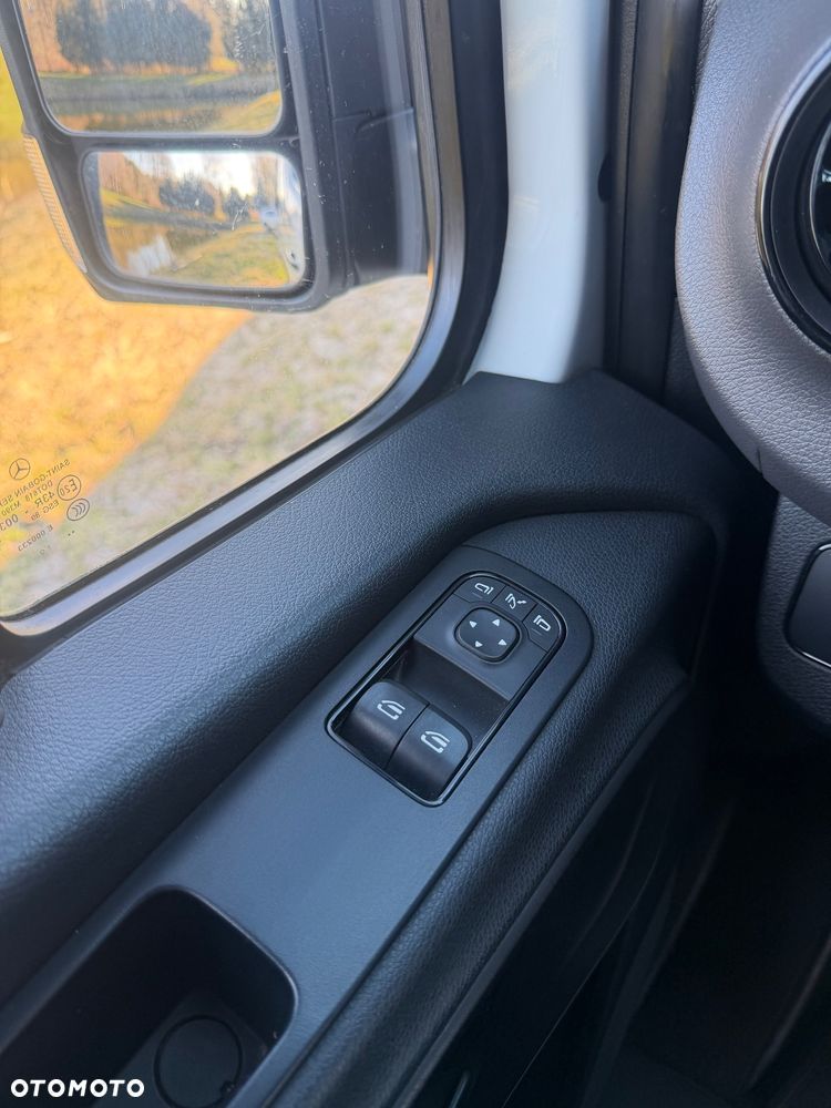 Mercedes-Benz Sprinter - 24