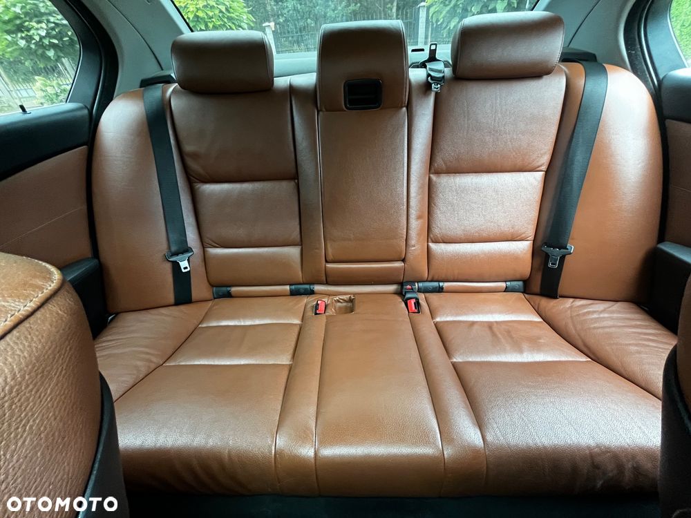 BMW Seria 5 523i - 13