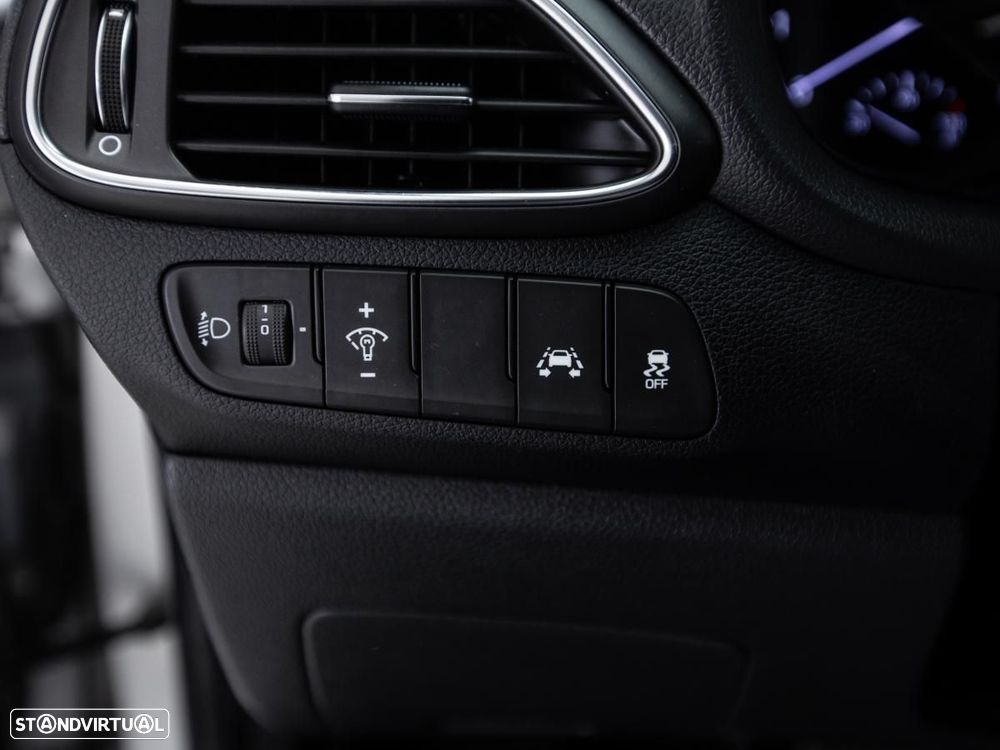 Hyundai i30 SW - 13