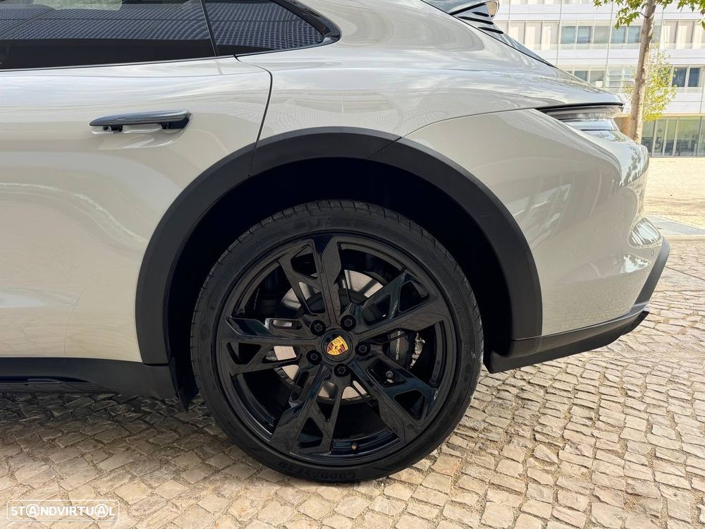 Porsche Taycan Cross Turismo 4 - 15