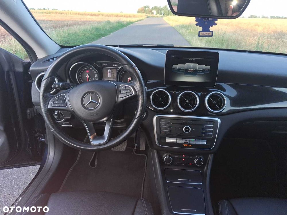Mercedes-Benz CLA - 4