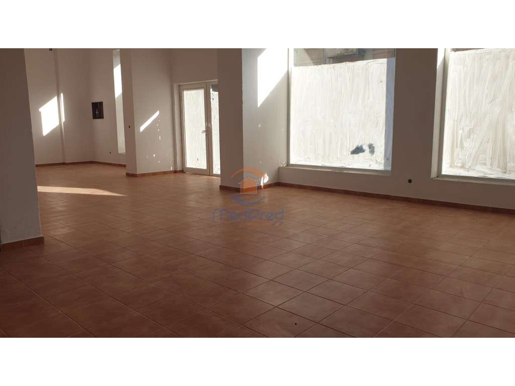 Loja Comercial com Terraço no Barreiro - Grande imagem: 2/12