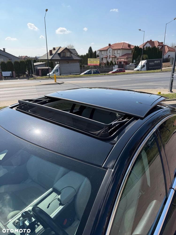 Jaguar XE 2.0 D180 R-Dynamic S - 28