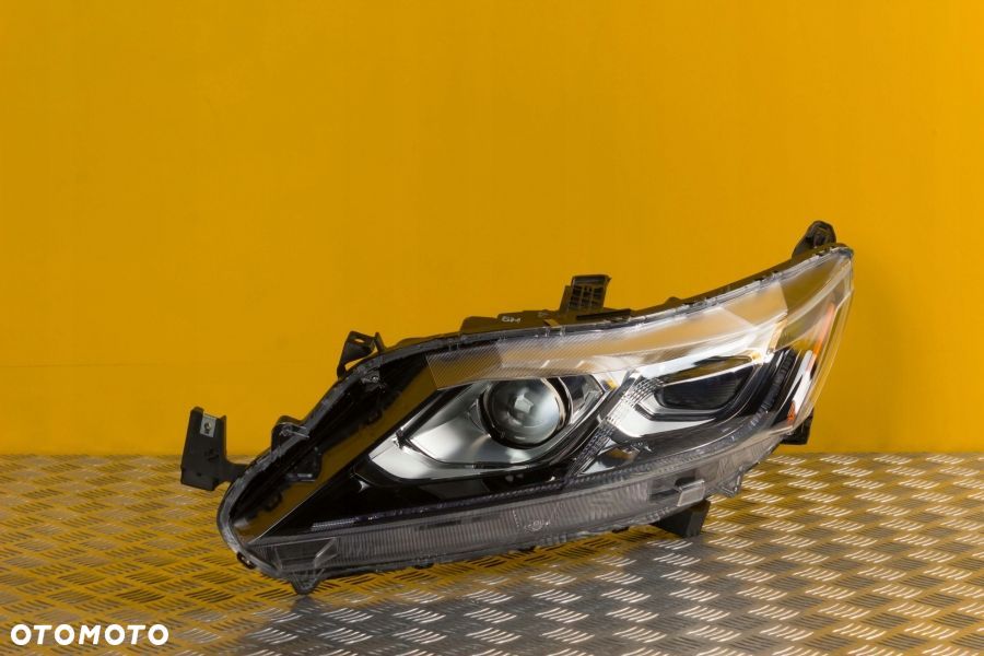 MITSUBISHI ECLIPSE CROSS 17- REFLEKTOR LAMPA L USA - 1