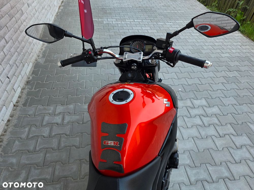 Suzuki GSR - 15