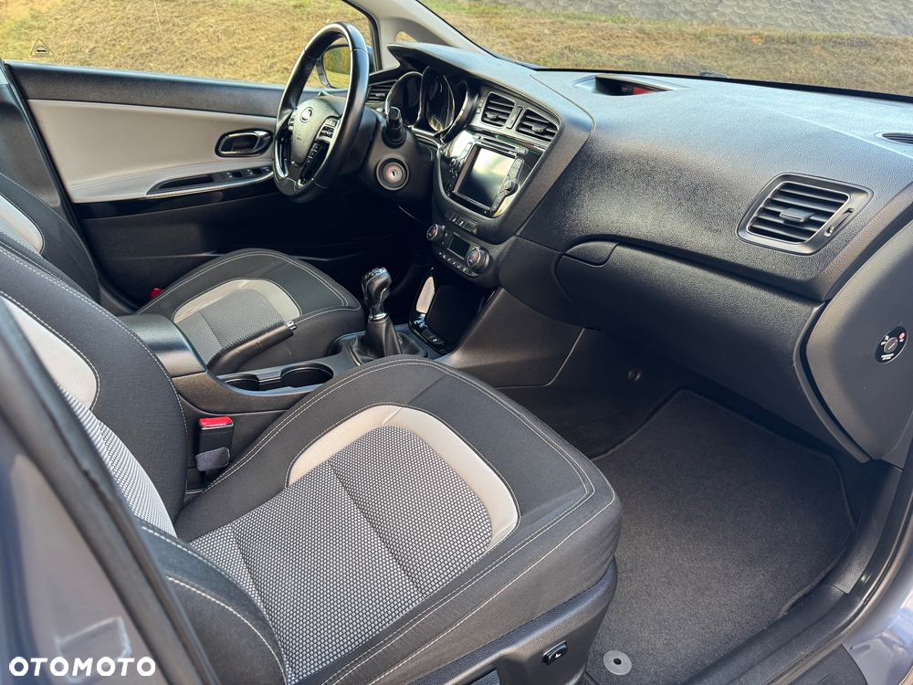 Kia Ceed 1.6 GDI Platinum Edition - 23