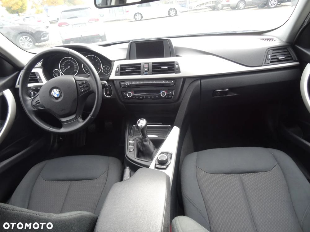 BMW Seria 3 318d - 16