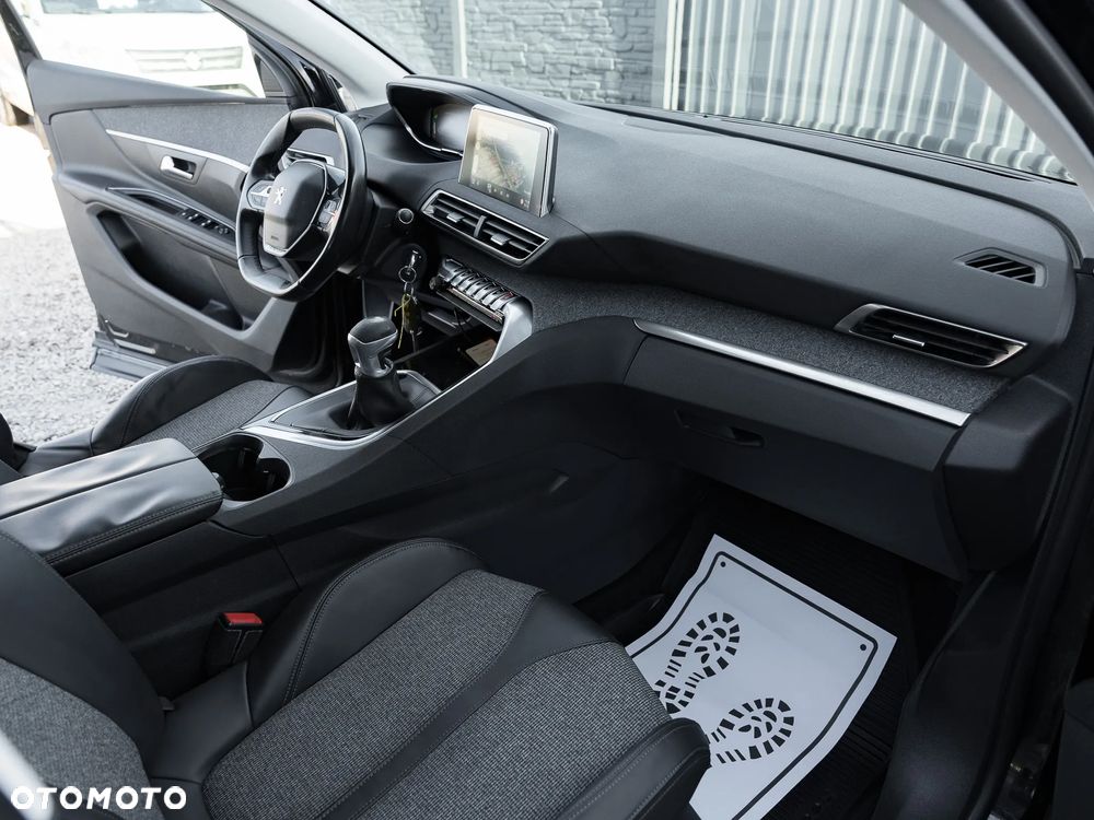 Peugeot 5008 1.5 BlueHDi Allure Pack S&S - 17