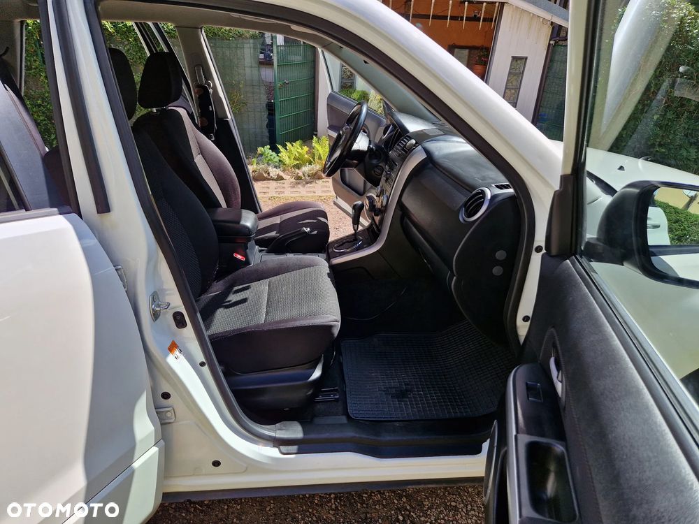 Suzuki Grand Vitara 2.4 De Luxe - 13