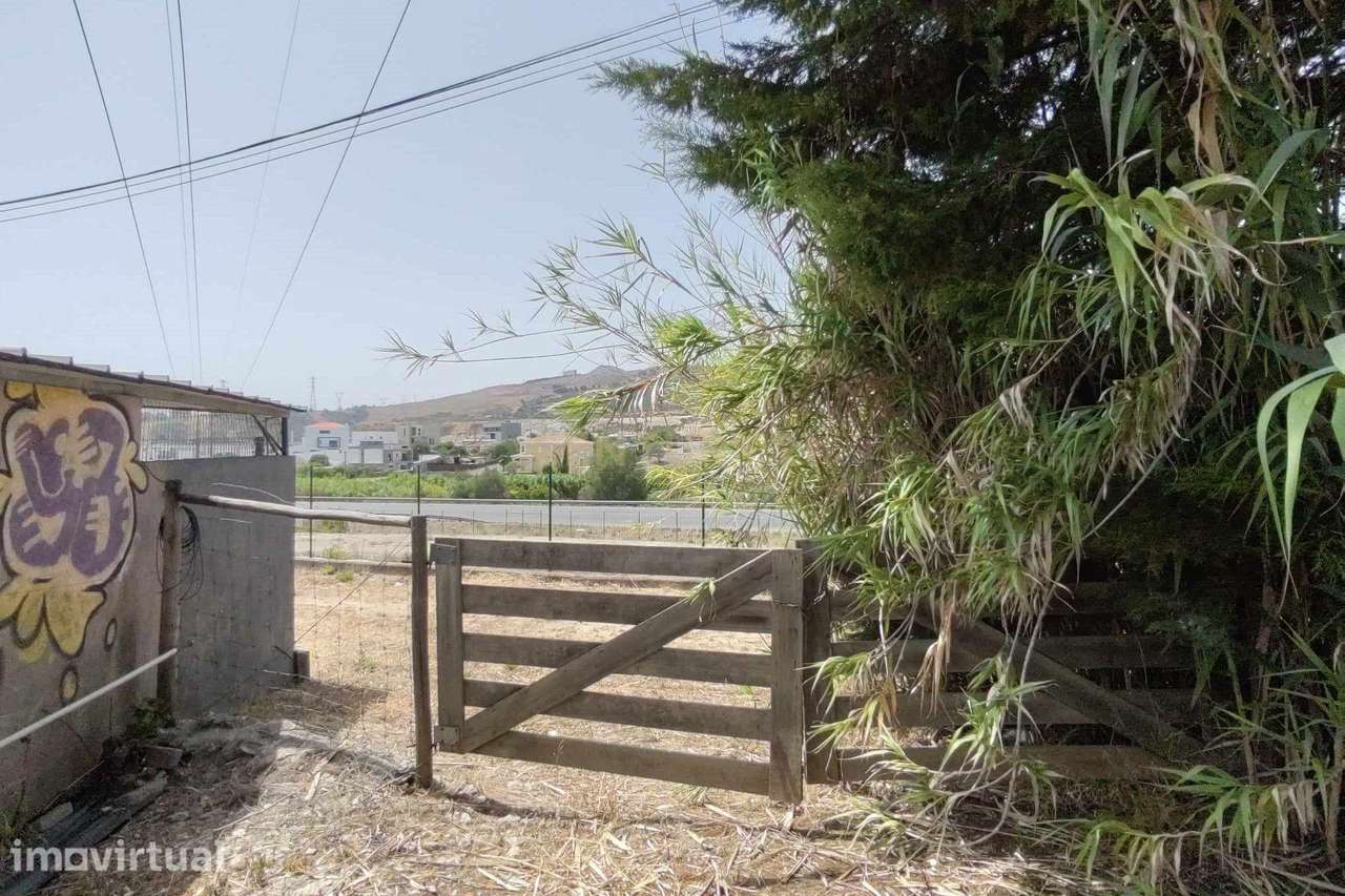 Terreno Multiusos com 3360m² junto às auto-estradas em Alverca do Riba - Grande imagem: 2/8