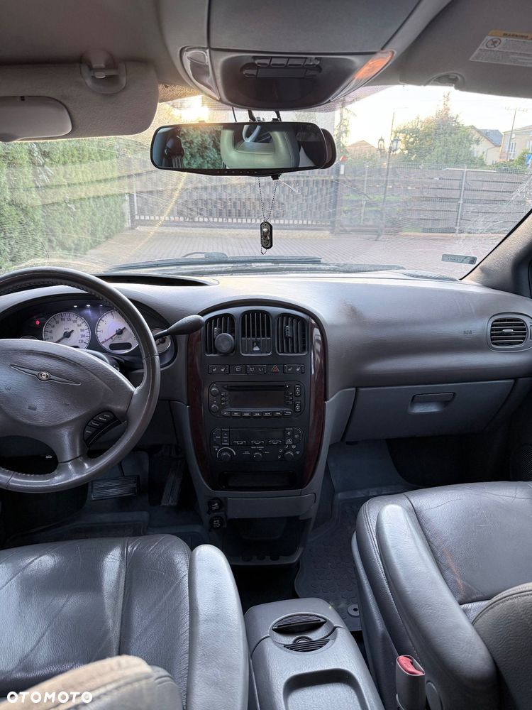 Chrysler Grand Voyager - 16