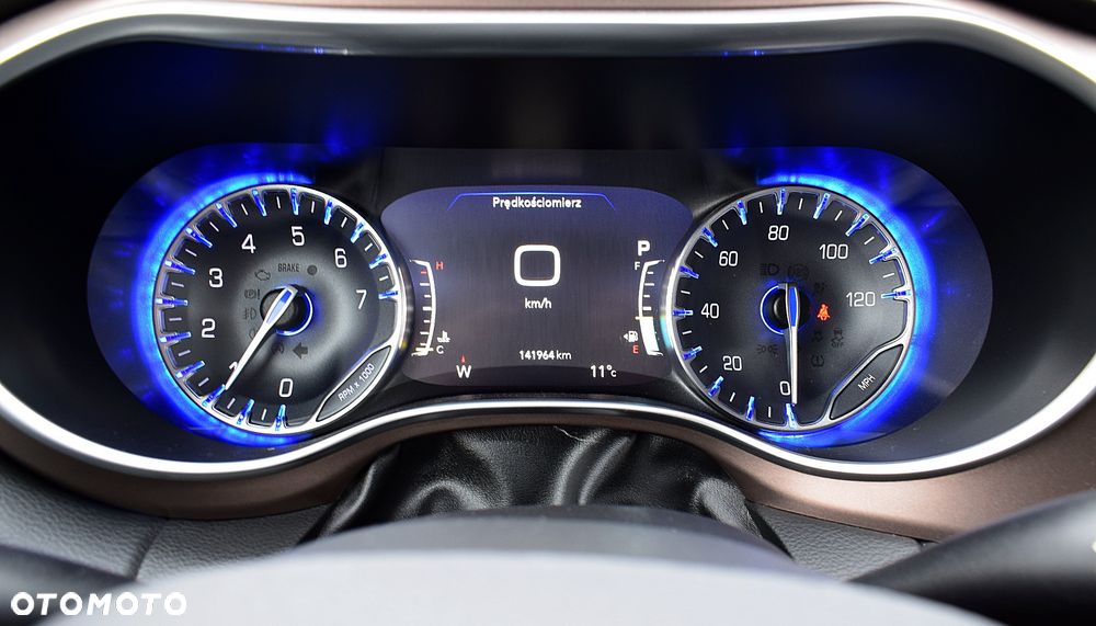 Chrysler Pacifica - 10