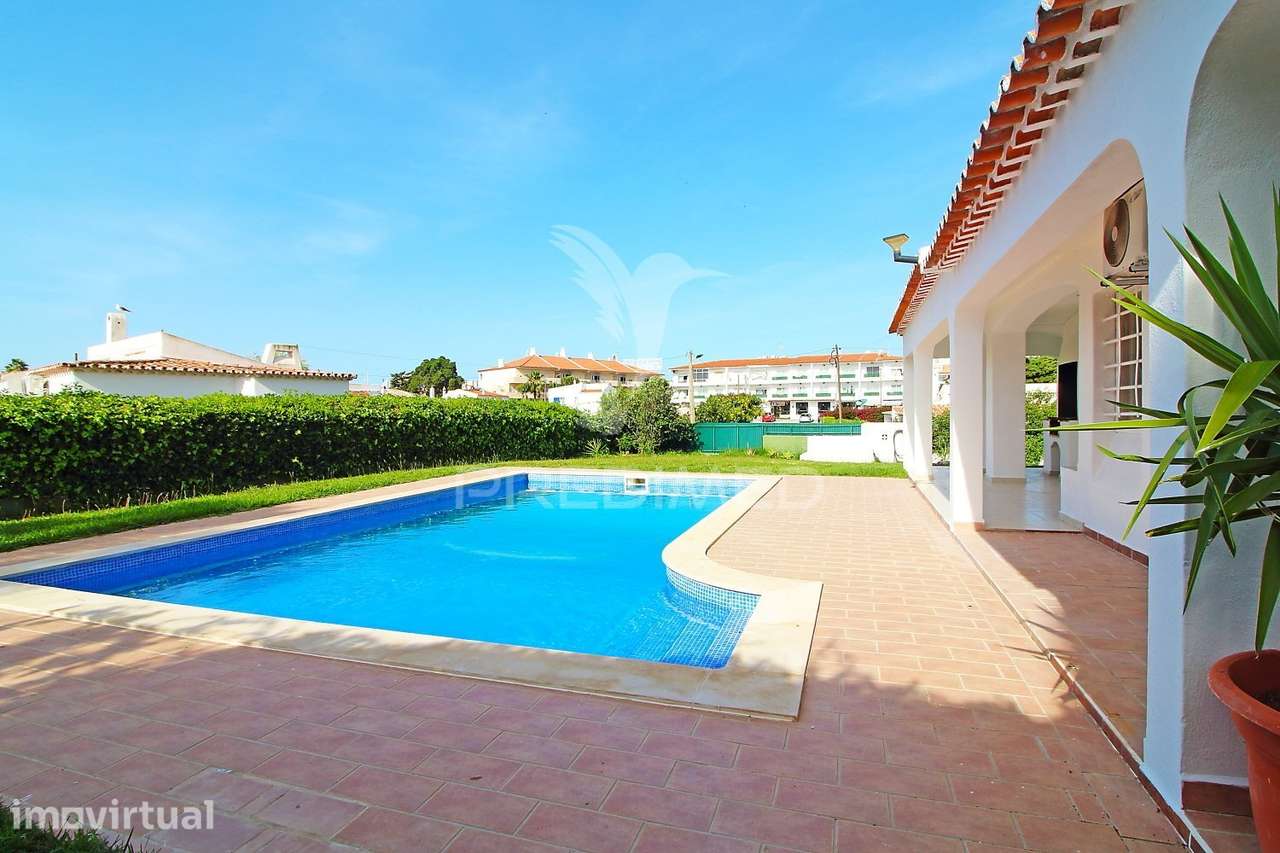 Fantástica Vivenda T4 com Piscina Privada no Coração de Albufeira - Grande imagem: 4/33