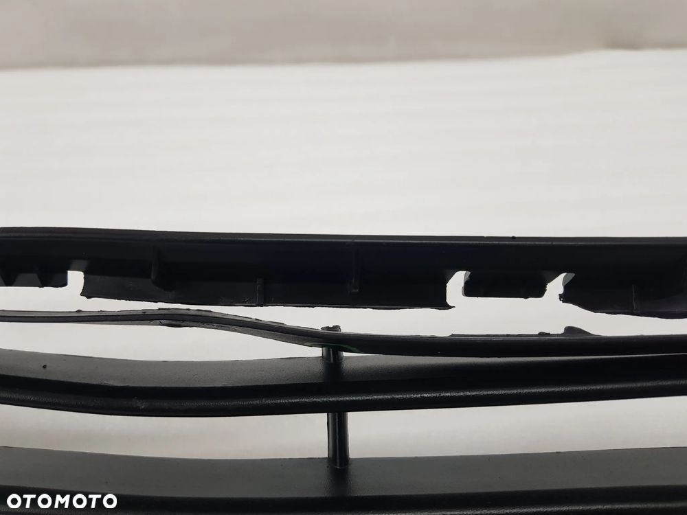 PEUGEOT PARTNER CITROEN BERLINGO III 07- KRATKA ŚRODKOWA ZDERZAKA PRZEDNIEGO , NR 9681519877 , NR AUKCJI K16 - 8