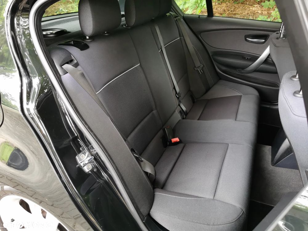 BMW Seria 1 120i Edition Sport - 9