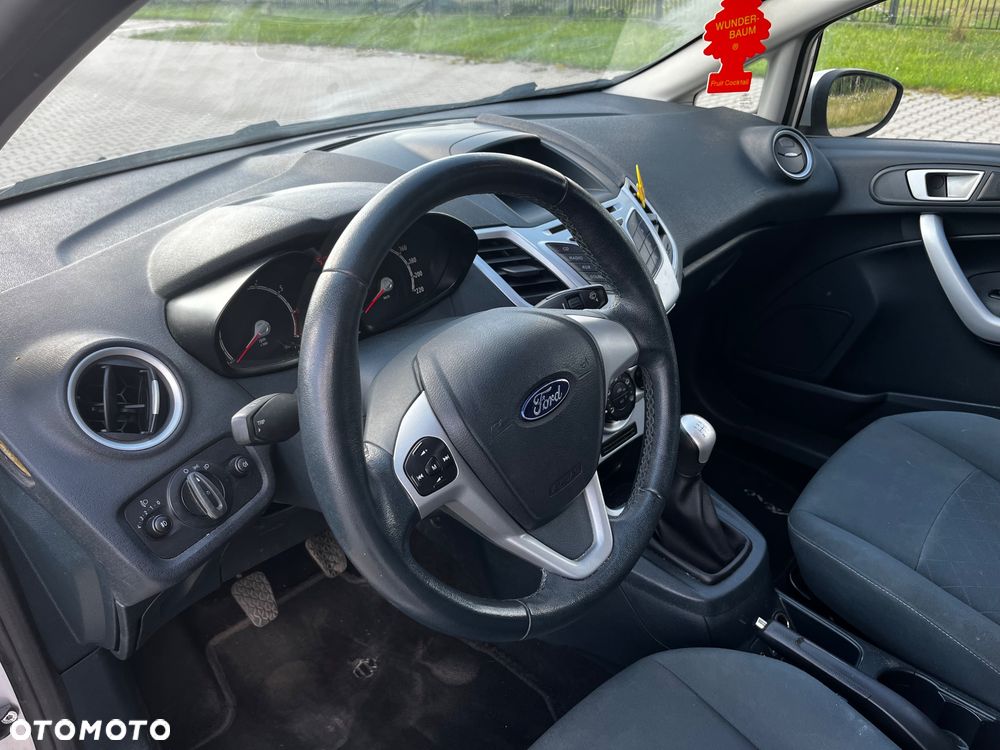 Ford Fiesta - 10