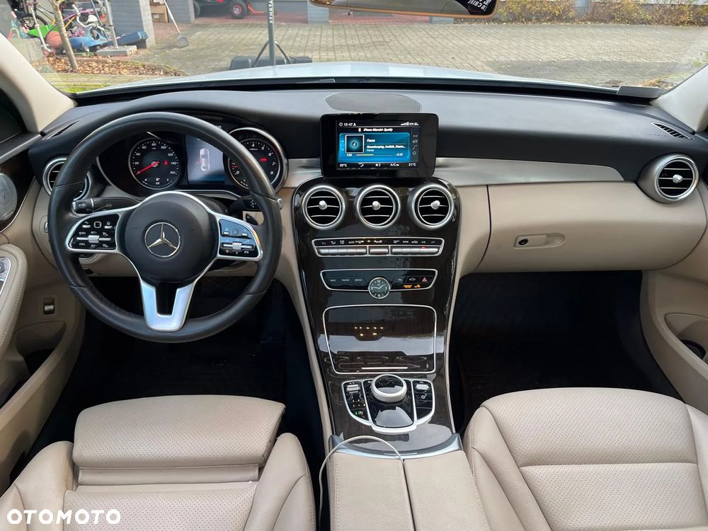 Mercedes-Benz Klasa C 300 4Matic 9G-TRONIC Exclusive - 32