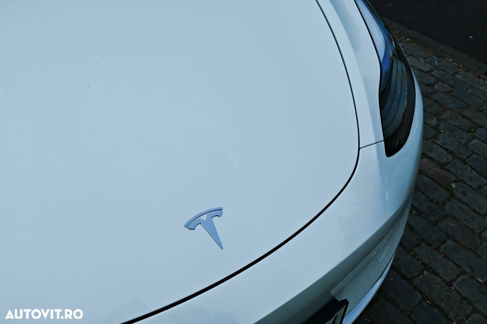 Tesla Model Y AWD Performance - 11