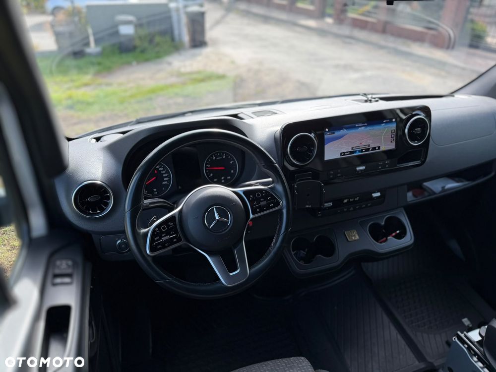 Mercedes-Benz Sprinter - 12