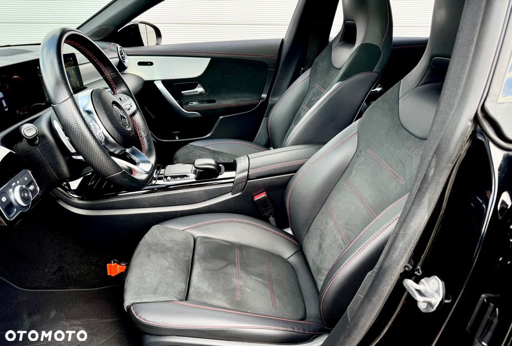 Mercedes-Benz CLA 200 7G-DCT Edition AMG Line - 25