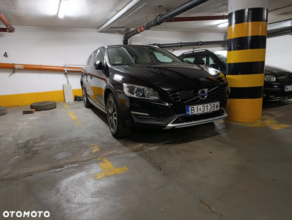 Volvo V60 Cross Country T5 AWD Summum - 4