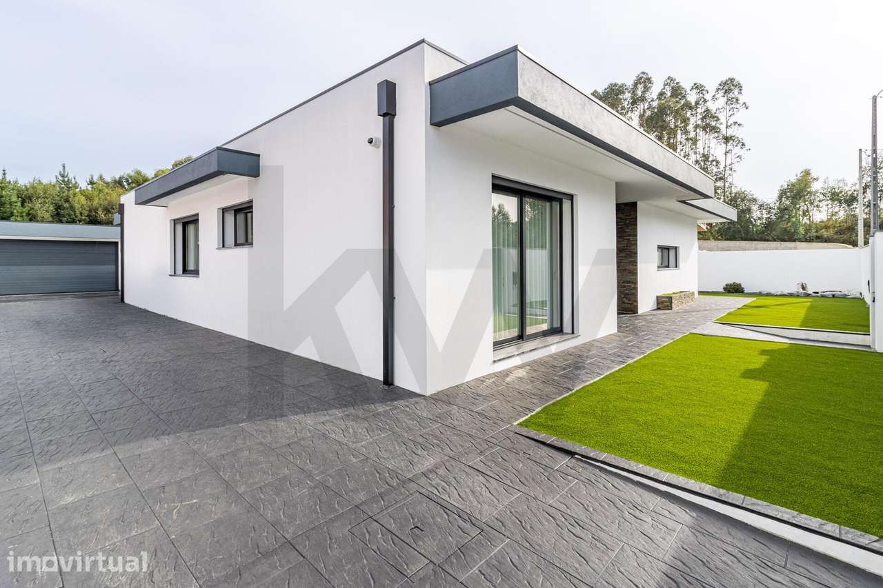 Moradia T3 Térrea de Arquitetura Contemporânea com Piscina Aquecida | - Grande imagem: 2/41