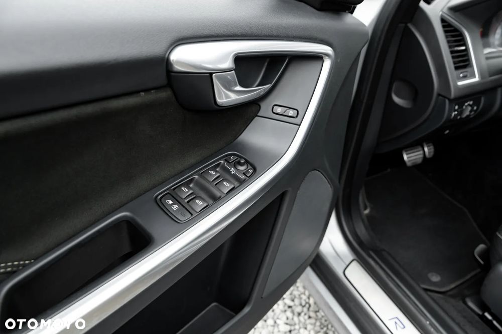 Volvo XC 60 T5 AWD R-Design Momentum EU6 - 20
