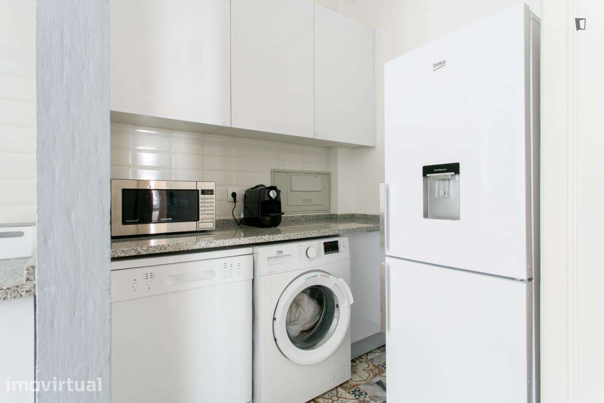 Quarto - localizado em Anjos Lisbon - Grande imagem: 3/25