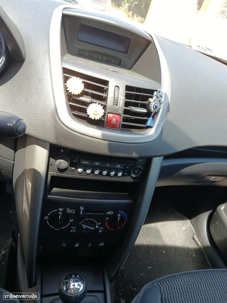 Peugeot 207 - 8