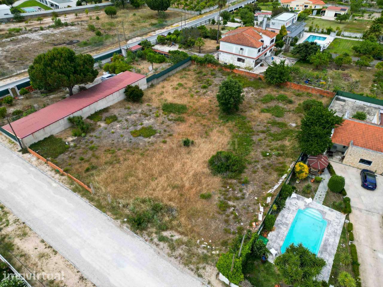 Terreno urbano em Pinhal de Frades, Fernão Ferro, Seixal - Grande imagem: 2/18