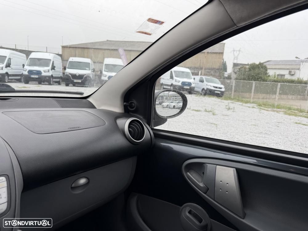 Peugeot 107 1.0 Sportium — fotografia 13