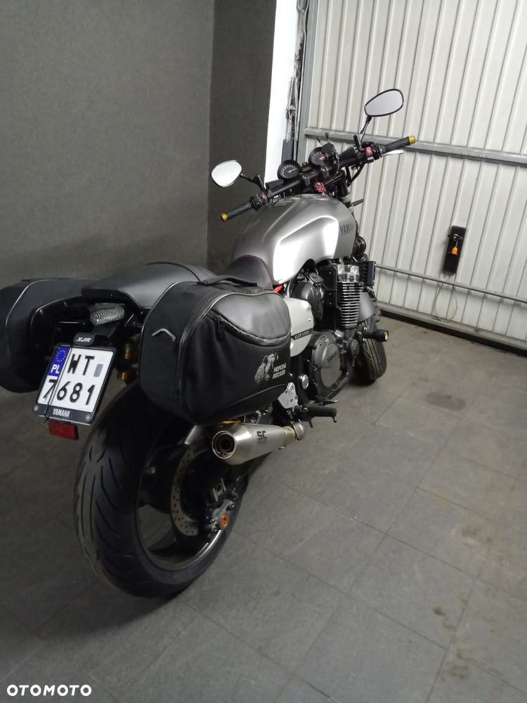 Yamaha XJR - 4