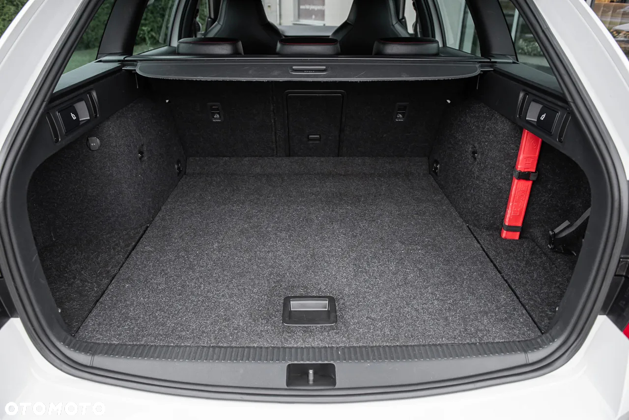 Skoda Octavia Combi 2.0 TDI 4x4 DSG RS - 29