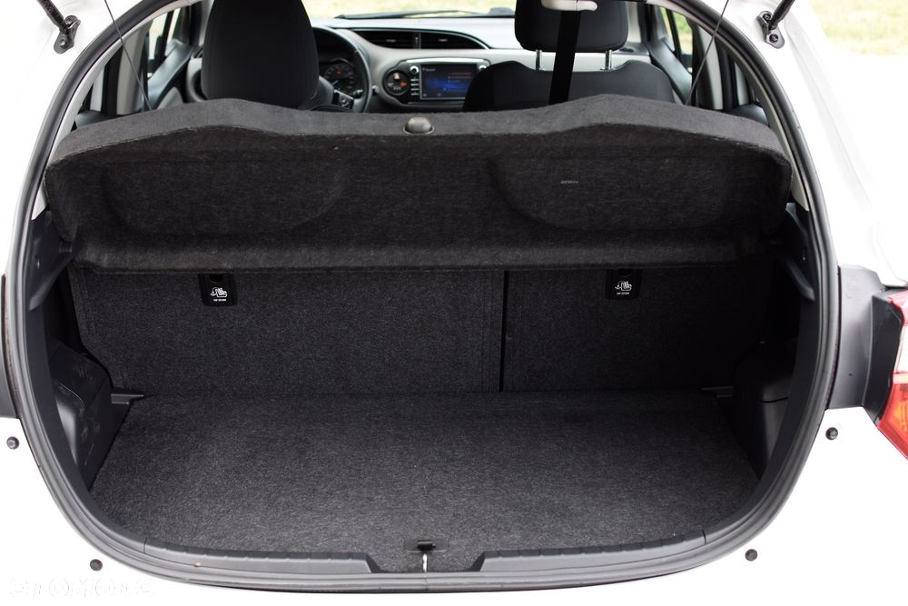 Toyota Yaris Hybrid 100 Premium - 23