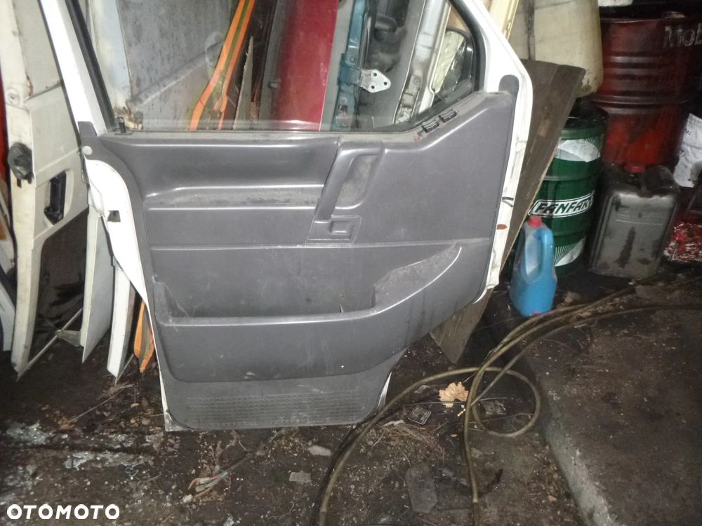 TAPICERKA KIESZEŃ VW T4 - 1