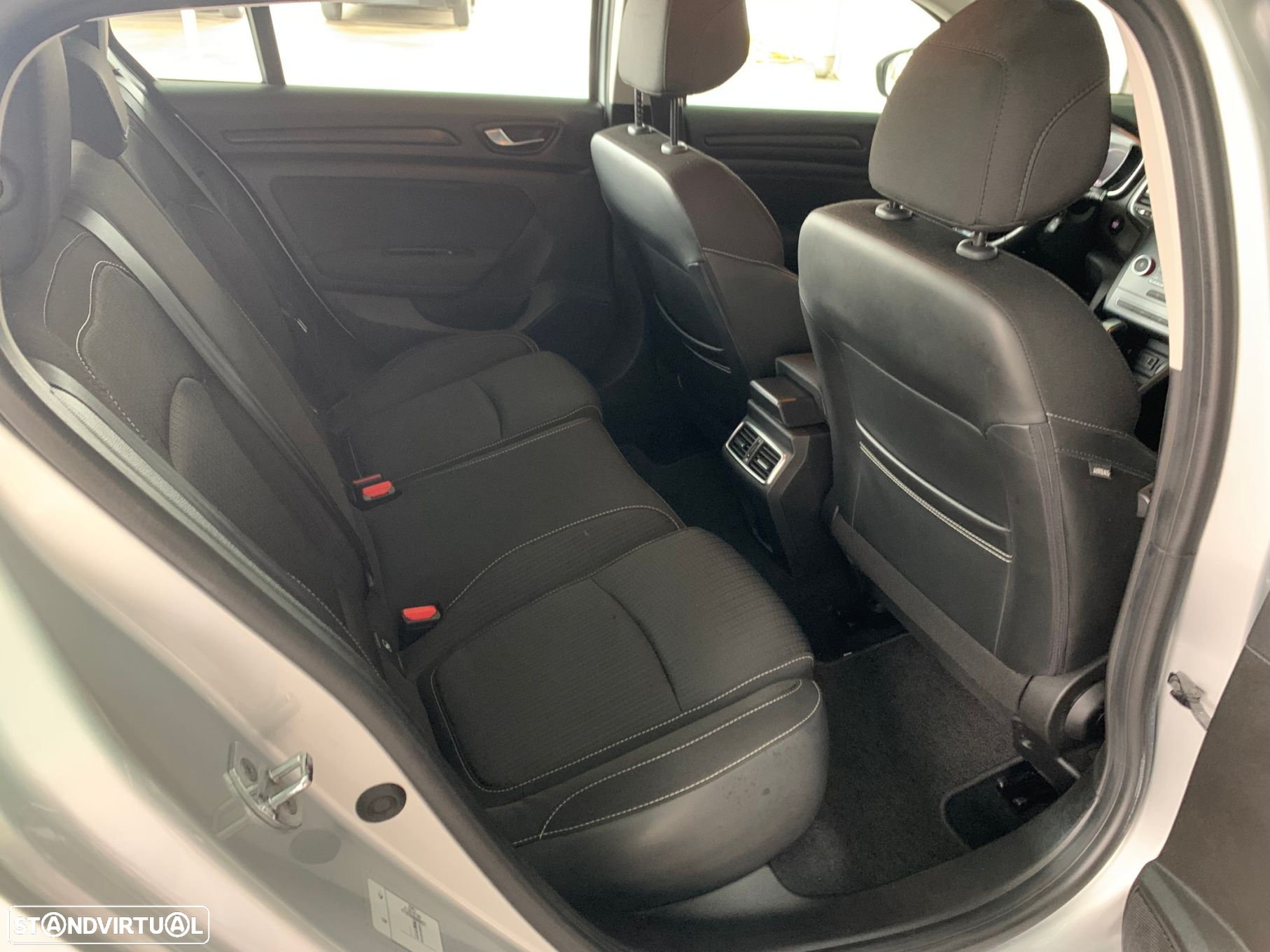 Renault Mégane Sport Tourer 1.5 Blue dCi Limited EDC - 12