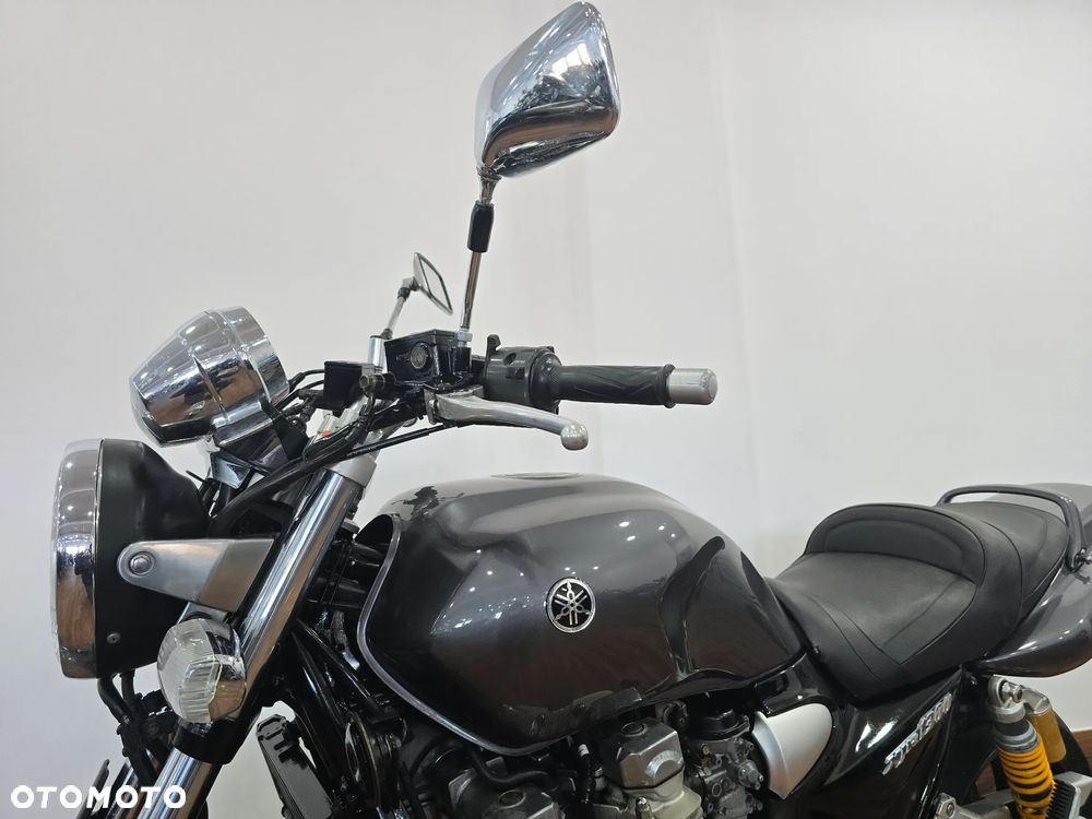 Yamaha XJR - 9