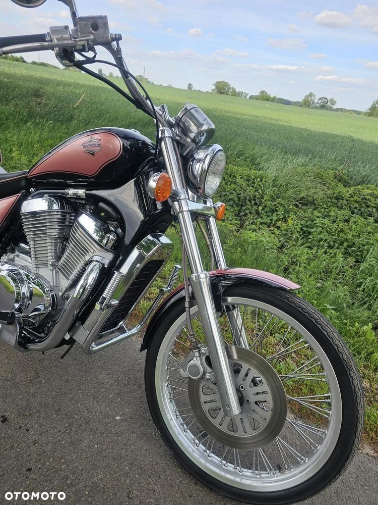 Suzuki Intruder - 2