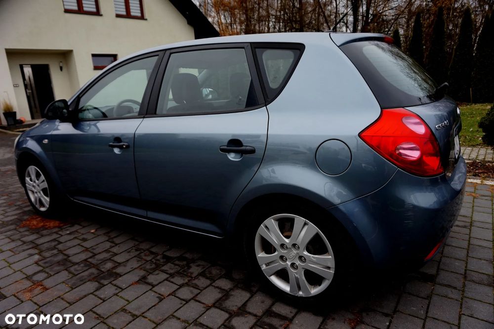 Kia Ceed - 4