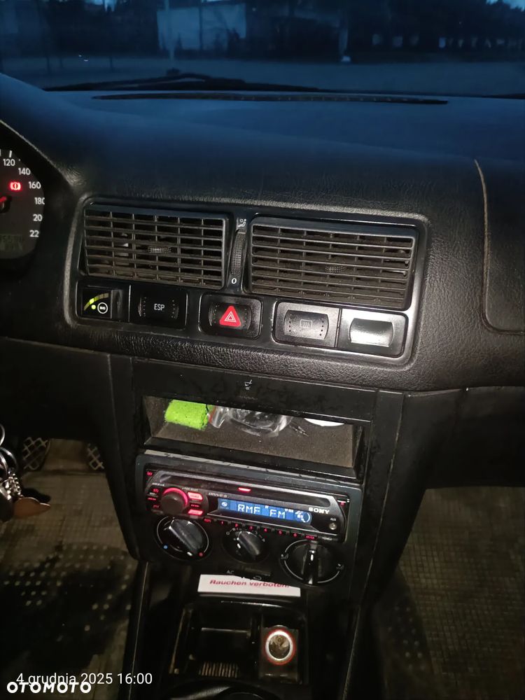 Volkswagen Golf - 10