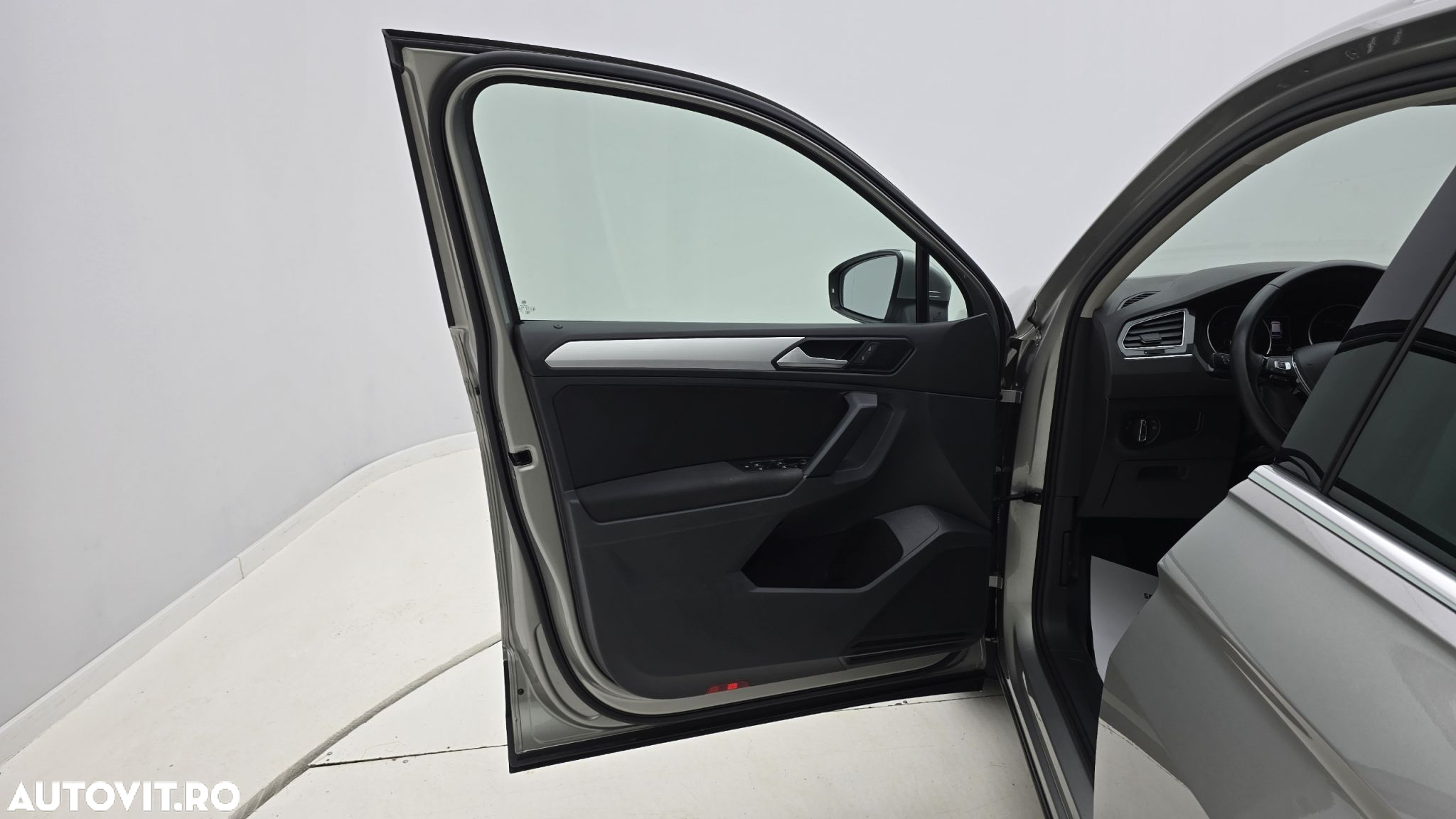 Volkswagen Tiguan - 10