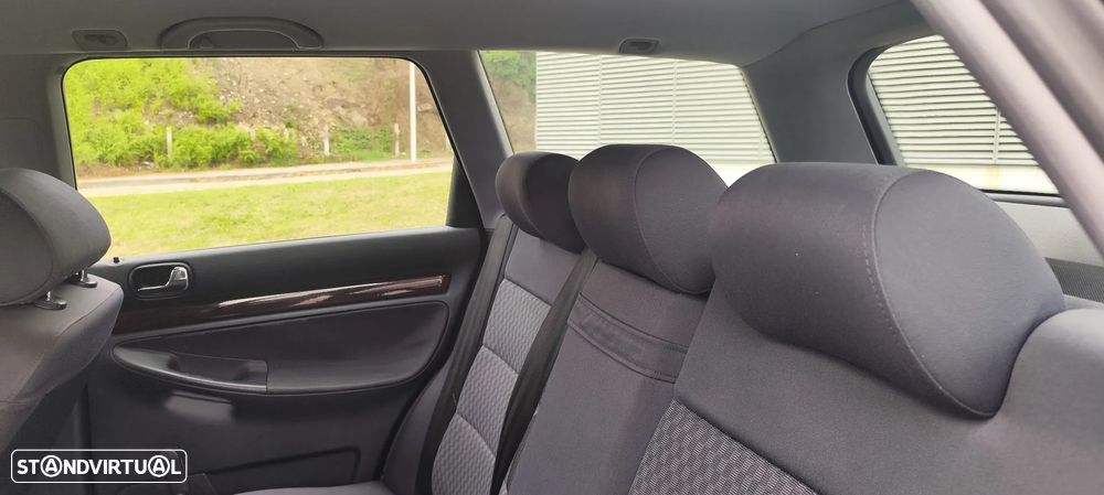 Audi A4 Avant 1.9 TDI Attraction - 12
