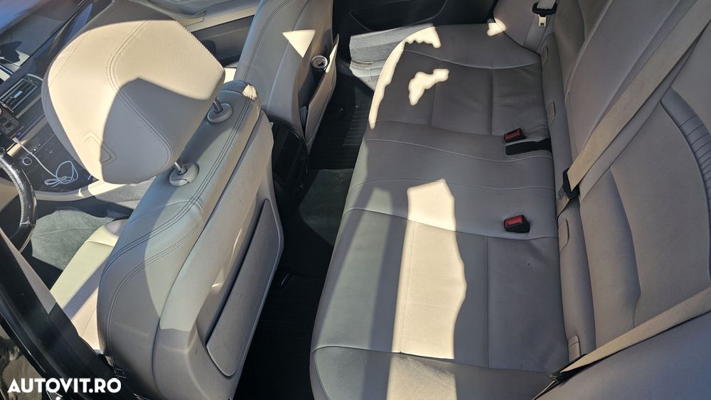 BMW Seria 5 520d Aut. Luxury Line - 11